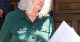 70岁的老太太,为报复89岁邻居,策划了20年的复仇